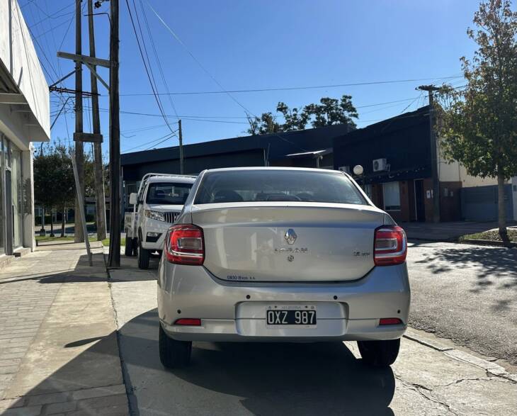 LOGAN PRIVILEGE 1.6 16v M/T Año 2015 UNICO! Financia Bco. Santander. Acércate a ORIO HNOS, SAN GENARO, concesionario oficial SHINERAY, DOMY Utilitarios - Imagen 4