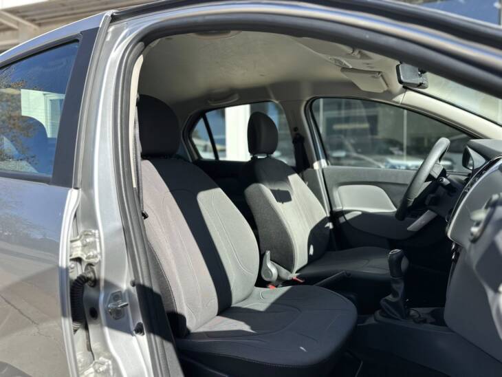 LOGAN PRIVILEGE 1.6 16v M/T Año 2015 UNICO! Financia Bco. Santander. Acércate a ORIO HNOS, SAN GENARO, concesionario oficial SHINERAY, DOMY Utilitarios - Imagen 9