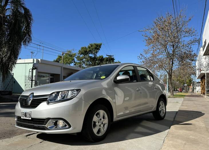 LOGAN PRIVILEGE 1.6 16v M/T Año 2015 UNICO! Financia Bco. Santander. Acércate a ORIO HNOS, SAN GENARO, concesionario oficial SHINERAY, DOMY Utilitarios - Imagen 5