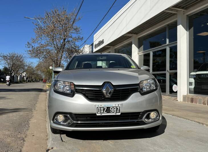 LOGAN PRIVILEGE 1.6 16v M/T Año 2015 UNICO! Financia Bco. Santander. Acércate a ORIO HNOS, SAN GENARO, concesionario oficial SHINERAY, DOMY Utilitarios - Imagen 6