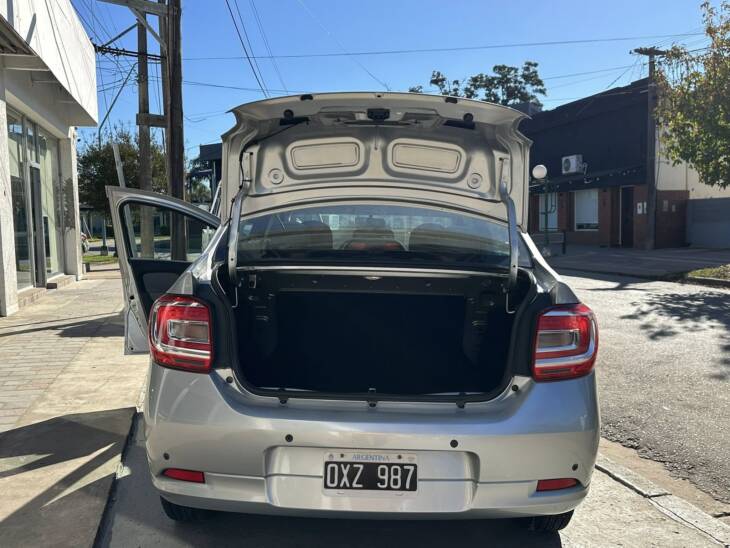 LOGAN PRIVILEGE 1.6 16v M/T Año 2015 UNICO! Financia Bco. Santander. Acércate a ORIO HNOS, SAN GENARO, concesionario oficial SHINERAY, DOMY Utilitarios - Imagen 13