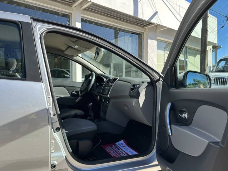 LOGAN PRIVILEGE 1.6 16v M/T Año 2015 UNICO! Financia Bco. Santander. Acércate a ORIO HNOS, SAN GENARO, concesionario oficial SHINERAY, DOMY Utilitarios - Imagen 7