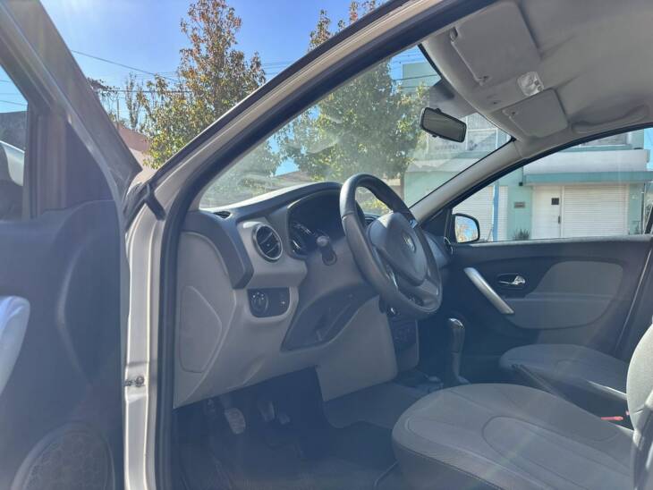 LOGAN PRIVILEGE 1.6 16v M/T Año 2015 UNICO! Financia Bco. Santander. Acércate a ORIO HNOS, SAN GENARO, concesionario oficial SHINERAY, DOMY Utilitarios - Imagen 11