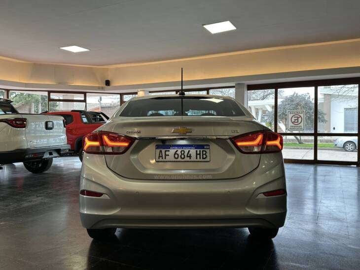 CRUZE 4 PTAS 1.4 TURBO A/T LTZ año 2023 IMPECABLE! Acércate a ORIO HNOS, SAN GENARO, concesionario oficial JMC, ISUZU, KAMA Camiones - Imagen 4