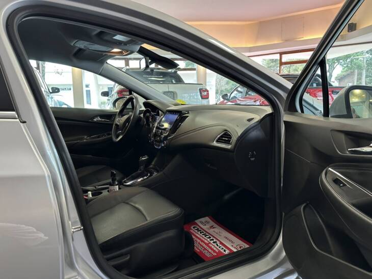CRUZE 4 PTAS 1.4 TURBO A/T LTZ año 2023 IMPECABLE! Acércate a ORIO HNOS, SAN GENARO, concesionario oficial JMC, ISUZU, KAMA Camiones - Imagen 8