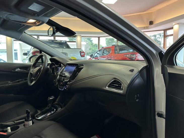 CRUZE 4 PTAS 1.4 TURBO A/T LTZ año 2023 IMPECABLE! Acércate a ORIO HNOS, SAN GENARO, concesionario oficial JMC, ISUZU, KAMA Camiones - Imagen 11