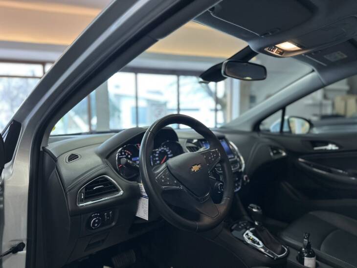 CRUZE 4 PTAS 1.4 TURBO A/T LTZ año 2023 IMPECABLE! Acércate a ORIO HNOS, SAN GENARO, concesionario oficial JMC, ISUZU, KAMA Camiones - Imagen 10