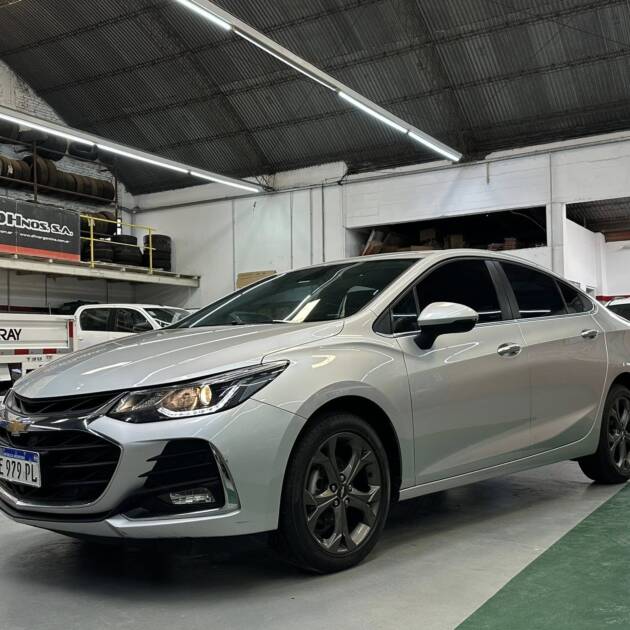 CHEVROLET CRUZE 4 PTAS 1.4 TURBO A/T LTZ año 2021 IMPECABLE! Financia Bco. Santander. Acércate a ORIO HNOS, SAN GENARO, concesionario oficial JMC, ISUZU, KAMA Camiones