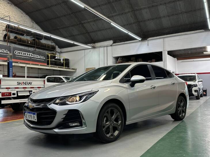 CHEVROLET CRUZE 4 PTAS 1.4 TURBO A/T LTZ año 2021 IMPECABLE! Financia Bco. Santander. Acércate a ORIO HNOS, SAN GENARO, concesionario oficial JMC, ISUZU, KAMA Camiones