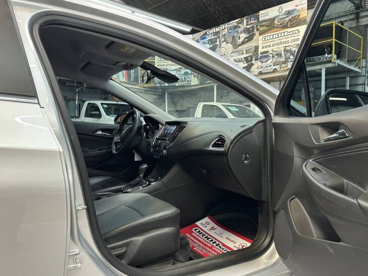 CHEVROLET CRUZE 4 PTAS 1.4 TURBO A/T LTZ año 2021 IMPECABLE! Financia Bco. Santander. Acércate a ORIO HNOS, SAN GENARO, concesionario oficial JMC, ISUZU, KAMA Camiones - Imagen 5