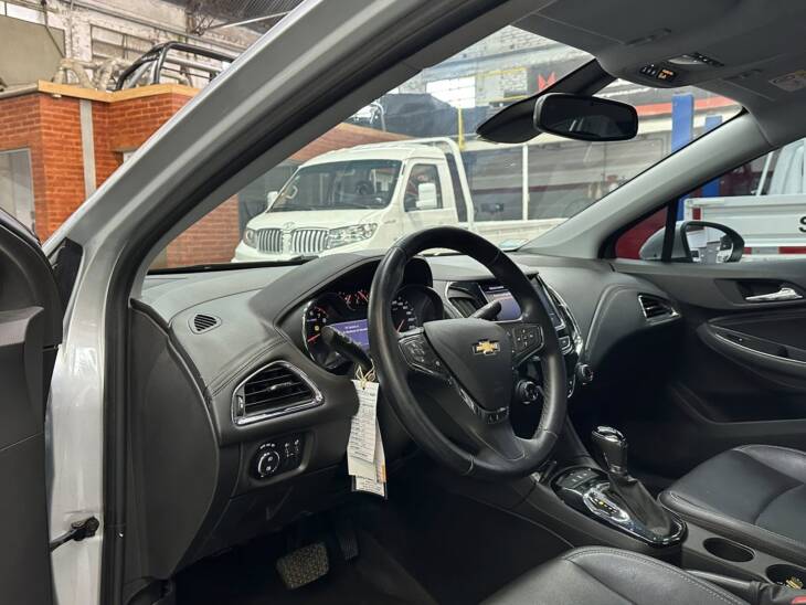 CHEVROLET CRUZE 4 PTAS 1.4 TURBO A/T LTZ año 2021 IMPECABLE! Financia Bco. Santander. Acércate a ORIO HNOS, SAN GENARO, concesionario oficial JMC, ISUZU, KAMA Camiones - Imagen 2