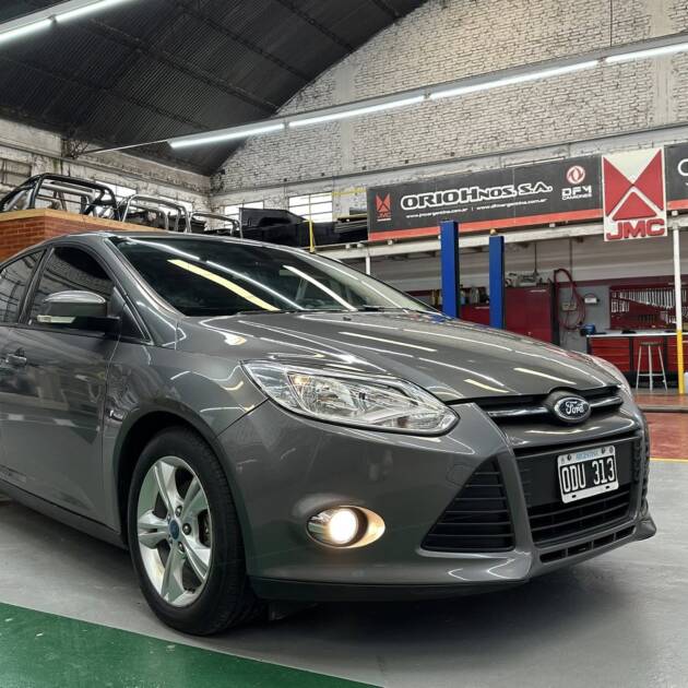 FOCUS III 5 PUERTAS 2.0 Nafta A/T SE PLUS año 2014 UNICO! Financia Bco. Santander. Acércate a ORIO HNOS, SAN GENARO, concesionario oficial SHINERAY, DOMY Utilitarios