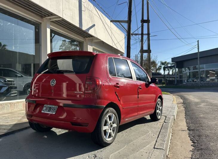 VW FOX 1.6 NAFTA 5 PUERTAS HIGHLINE I MOTION año 2013 IMPECABLE! Acércate a ORIO HNOS, SAN GENARO, concesionario oficial SHINERAY, DOMY Utilitarios - Imagen 3