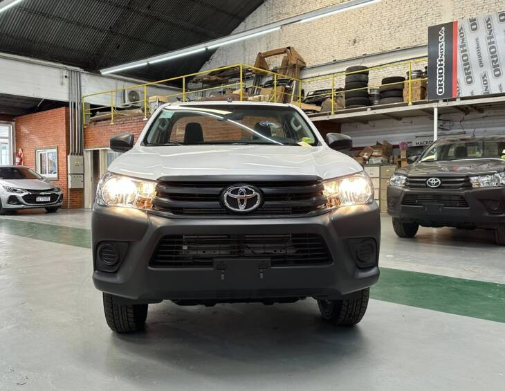 HILUX CABINA SIMPLE 2.4 TDI CHASIS 4x4 0KM My2025. Financia Bco. Santander. Acércate a ORIO HNOS, SAN GENARO, concesionario oficial JMC, ISUZU, KAMA Camiones - Imagen 8