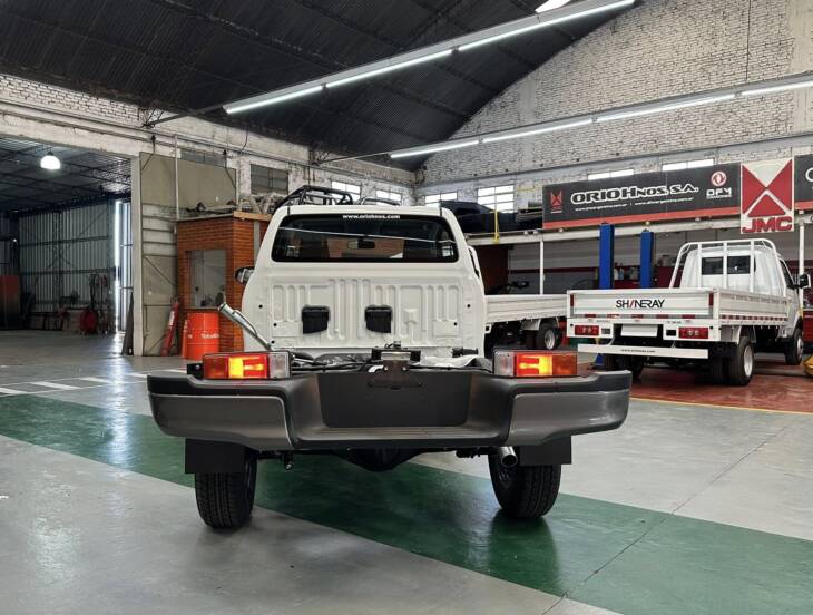 HILUX CABINA SIMPLE 2.4 TDI CHASIS 4x4 0KM My2025. Financia Bco. Santander. Acércate a ORIO HNOS, SAN GENARO, concesionario oficial JMC, ISUZU, KAMA Camiones - Imagen 5