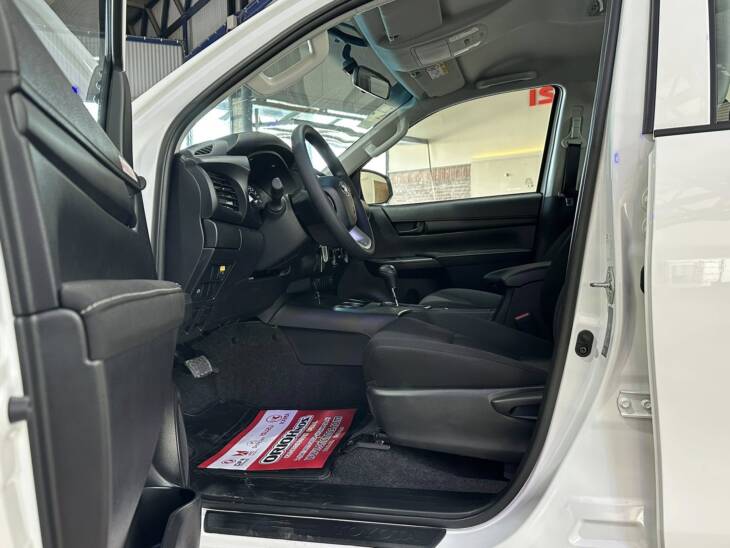 HILUX D/C 2.4 TDI AUTOMATICA DX 4x2 0Km My2025 blanco. Financia Bco. Santander. Acércate a ORIO HNOS, SAN GENARO, concesionario oficial JMC, ISUZU, KAMA Camiones - Imagen 8