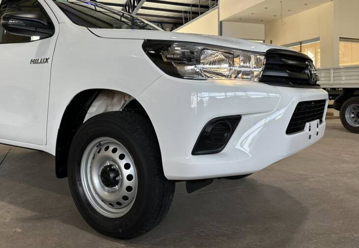 HILUX D/C 2.4 TDI AUTOMATICA DX 4x2 0Km My2025 blanco. Financia Bco. Santander. Acércate a ORIO HNOS, SAN GENARO, concesionario oficial JMC, ISUZU, KAMA Camiones - Imagen 6