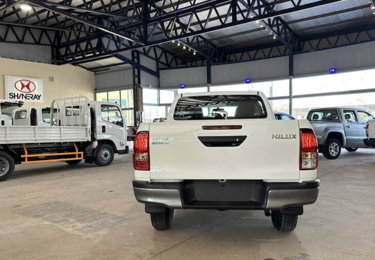 HILUX D/C 2.4 TDI AUTOMATICA DX 4x2 0Km My2025 blanco. Financia Bco. Santander. Acércate a ORIO HNOS, SAN GENARO, concesionario oficial JMC, ISUZU, KAMA Camiones - Imagen 5