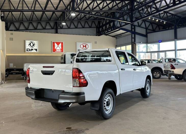 HILUX D/C 2.4 TDI AUTOMATICA DX 4x2 0Km My2025 blanco. Financia Bco. Santander. Acércate a ORIO HNOS, SAN GENARO, concesionario oficial JMC, ISUZU, KAMA Camiones - Imagen 3