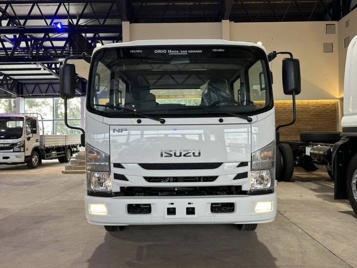 ISUZU NPR 75 CABINA DOBLE 5,2cc 160cv 7 PASAJ. 0Km my2025. Financia Bco. Santander. Acércate a ORIO HNOS, SAN GENARO, concesionario oficial DFM, JMC, ISUZU, KAMA Camiones - Imagen 6