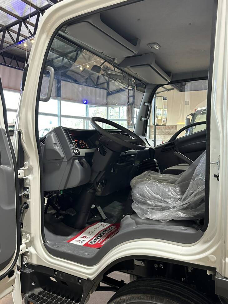 ISUZU NPR 75 CABINA DOBLE 5,2cc 160cv 7 PASAJ. 0Km my2025. Financia Bco. Santander. Acércate a ORIO HNOS, SAN GENARO, concesionario oficial DFM, JMC, ISUZU, KAMA Camiones - Imagen 8