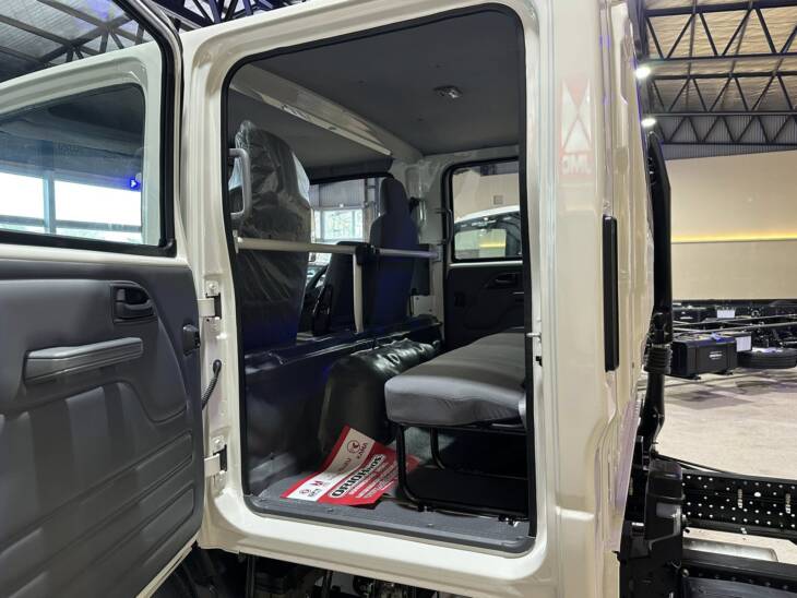 ISUZU NPR 75 CABINA DOBLE 5,2cc 160cv 7 PASAJ. 0Km my2025. Financia Bco. Santander. Acércate a ORIO HNOS, SAN GENARO, concesionario oficial DFM, JMC, ISUZU, KAMA Camiones - Imagen 10