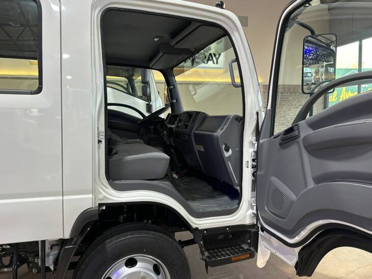 ISUZU NPR 75 CABINA DOBLE 5,2cc 160cv 7 PASAJ. 0Km my2025. Financia Bco. Santander. Acércate a ORIO HNOS, SAN GENARO, concesionario oficial DFM, JMC, ISUZU, KAMA Camiones - Imagen 14