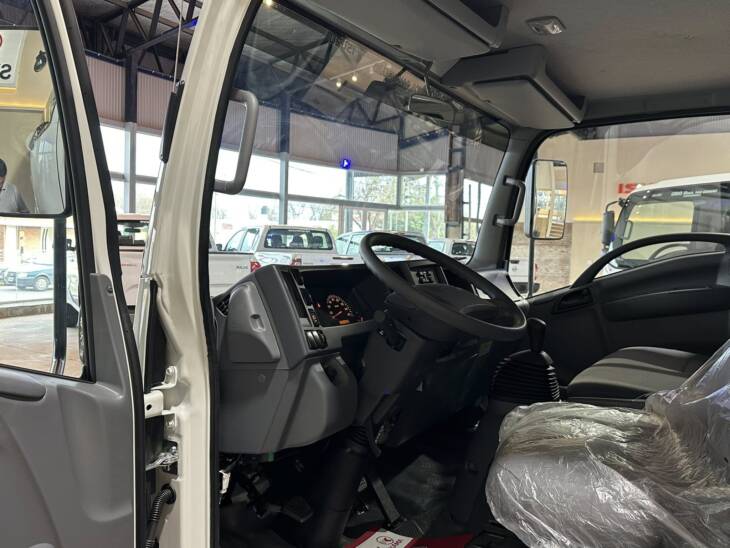 ISUZU NPR 75 CABINA DOBLE 5,2cc 160cv 7 PASAJ. 0Km my2025. Financia Bco. Santander. Acércate a ORIO HNOS, SAN GENARO, concesionario oficial DFM, JMC, ISUZU, KAMA Camiones - Imagen 9