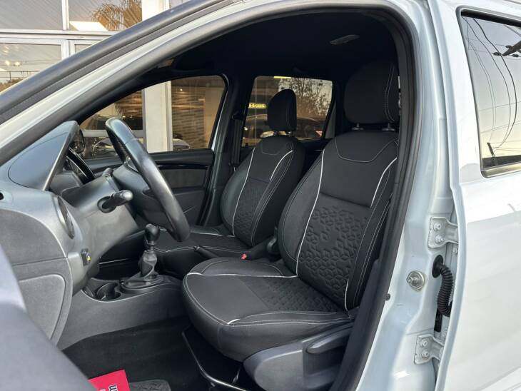 DUSTER OROCH 2.0 OUTSIDER PLUS 4x2 año 2017 con GNC IMPECABLE! Financia Bco. Santander. Acércate a ORIO HNOS, SAN GENARO, concesionario oficial SHINERAY, DOMY Utilitarios - Imagen 9