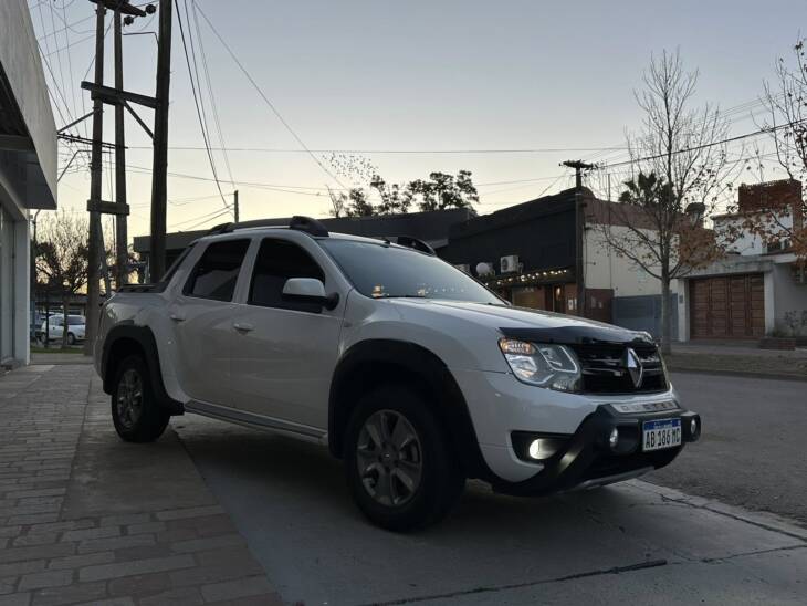 DUSTER OROCH 2.0 OUTSIDER PLUS 4x2 año 2017 con GNC IMPECABLE! Financia Bco. Santander. Acércate a ORIO HNOS, SAN GENARO, concesionario oficial SHINERAY, DOMY Utilitarios - Imagen 6