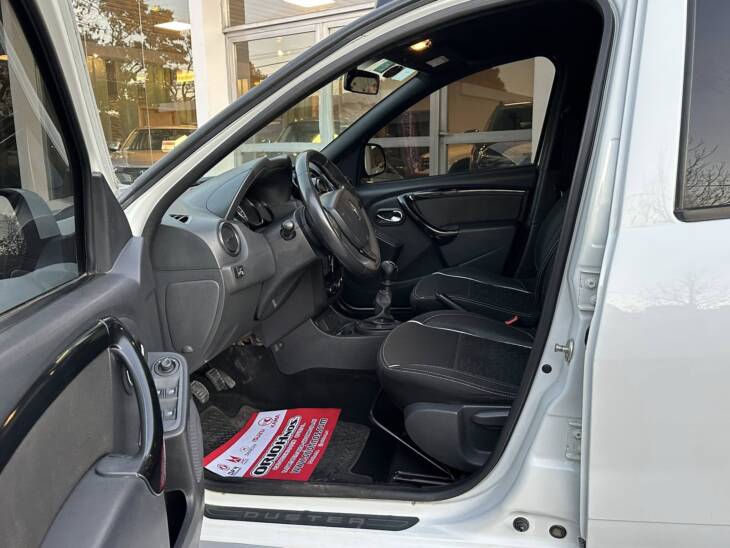 DUSTER OROCH 2.0 OUTSIDER PLUS 4x2 año 2017 con GNC IMPECABLE! Financia Bco. Santander. Acércate a ORIO HNOS, SAN GENARO, concesionario oficial SHINERAY, DOMY Utilitarios - Imagen 8