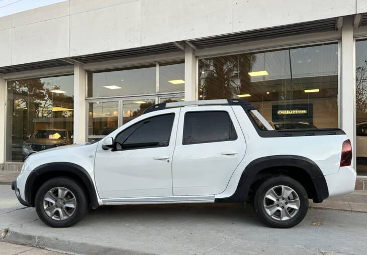 DUSTER OROCH 2.0 OUTSIDER PLUS 4x2 año 2017 con GNC IMPECABLE! Financia Bco. Santander. Acércate a ORIO HNOS, SAN GENARO, concesionario oficial SHINERAY, DOMY Utilitarios - Imagen 2