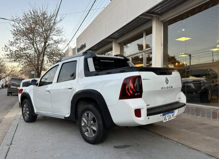 DUSTER OROCH 2.0 OUTSIDER PLUS 4x2 año 2017 con GNC IMPECABLE! Financia Bco. Santander. Acércate a ORIO HNOS, SAN GENARO, concesionario oficial SHINERAY, DOMY Utilitarios - Imagen 3