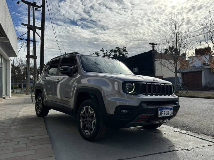 RENEGADE 1.3 TURBO T270 A/T9 TRAILHAWK 4x4 año 2022 gris con 44.000Km. UNICA! Financia Bco. Santander. Acércate a ORIO HNOS, SAN GENARO, concesionario oficial JMC, ISUZU, KAMA Camiones - Imagen 7