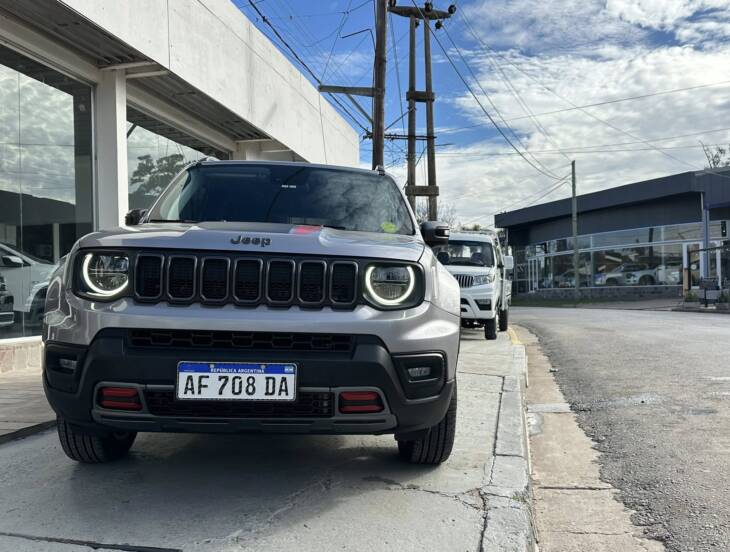 RENEGADE 1.3 TURBO T270 A/T9 TRAILHAWK 4x4 año 2022 gris con 44.000Km. UNICA! Financia Bco. Santander. Acércate a ORIO HNOS, SAN GENARO, concesionario oficial JMC, ISUZU, KAMA Camiones - Imagen 8