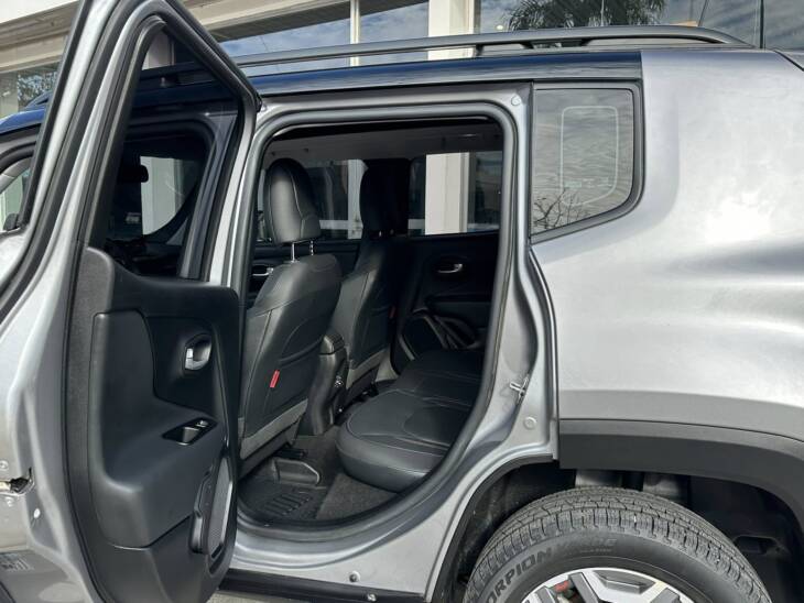 RENEGADE 1.3 TURBO T270 A/T9 TRAILHAWK 4x4 año 2022 gris con 44.000Km. UNICA! Financia Bco. Santander. Acércate a ORIO HNOS, SAN GENARO, concesionario oficial JMC, ISUZU, KAMA Camiones - Imagen 14
