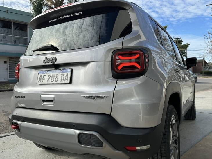 RENEGADE 1.3 TURBO T270 A/T9 TRAILHAWK 4x4 año 2022 gris con 44.000Km. UNICA! Financia Bco. Santander. Acércate a ORIO HNOS, SAN GENARO, concesionario oficial JMC, ISUZU, KAMA Camiones - Imagen 6