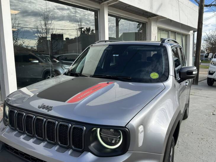 RENEGADE 1.3 TURBO T270 A/T9 TRAILHAWK 4x4 año 2022 gris con 44.000Km. UNICA! Financia Bco. Santander. Acércate a ORIO HNOS, SAN GENARO, concesionario oficial JMC, ISUZU, KAMA Camiones - Imagen 9