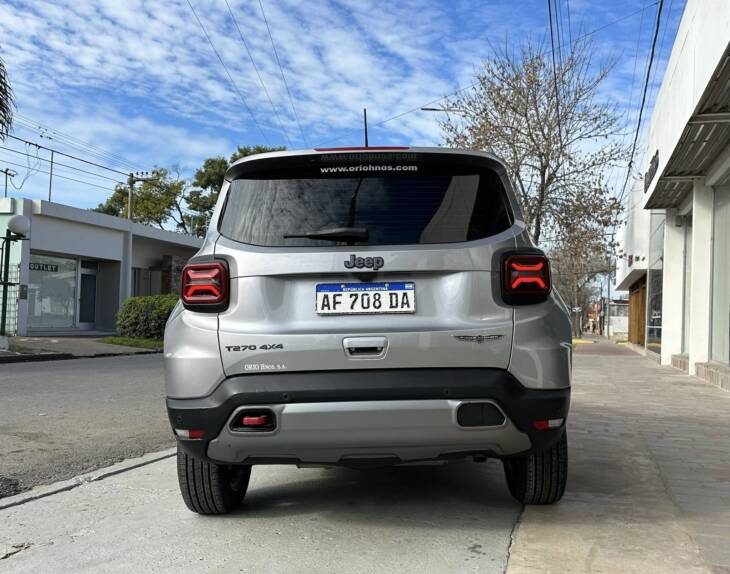 RENEGADE 1.3 TURBO T270 A/T9 TRAILHAWK 4x4 año 2022 gris con 44.000Km. UNICA! Financia Bco. Santander. Acércate a ORIO HNOS, SAN GENARO, concesionario oficial JMC, ISUZU, KAMA Camiones - Imagen 4