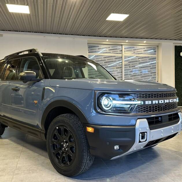 BRONCO 2.0 Turbo 253cv BADLANDS 0Km My2025 azul glaciar. Financia Bco. Santander. Acércate a ORIO HNOS, SAN GENARO, concesionario oficial JMC, ISUZU, KAMA Camiones