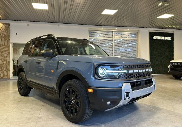 BRONCO 2.0 Turbo 253cv BADLANDS 0Km My2025 azul glaciar. Financia Bco. Santander. Acércate a ORIO HNOS, SAN GENARO, concesionario oficial JMC, ISUZU, KAMA Camiones
