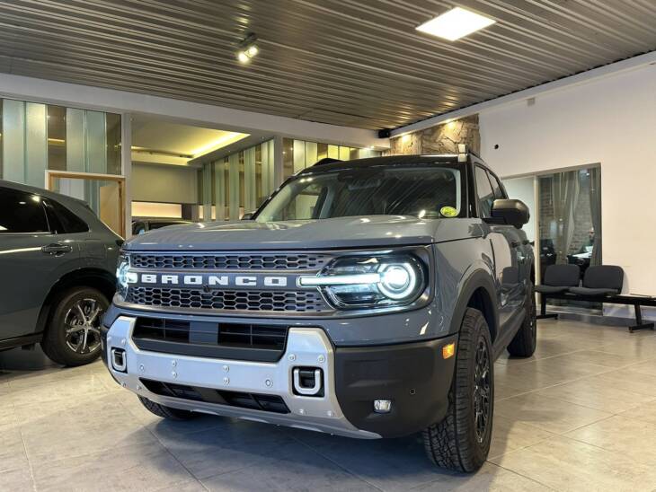 BRONCO 2.0 Turbo 253cv BADLANDS 0Km My2025 azul glaciar. Financia Bco. Santander. Acércate a ORIO HNOS, SAN GENARO, concesionario oficial JMC, ISUZU, KAMA Camiones - Imagen 8