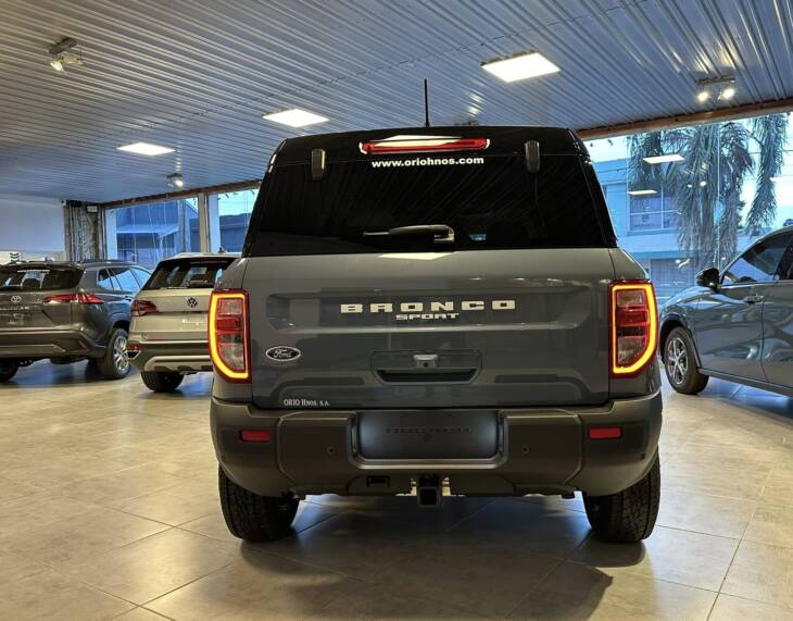 BRONCO 2.0 Turbo 253cv BADLANDS 0Km My2025 azul glaciar. Financia Bco. Santander. Acércate a ORIO HNOS, SAN GENARO, concesionario oficial JMC, ISUZU, KAMA Camiones - Imagen 3