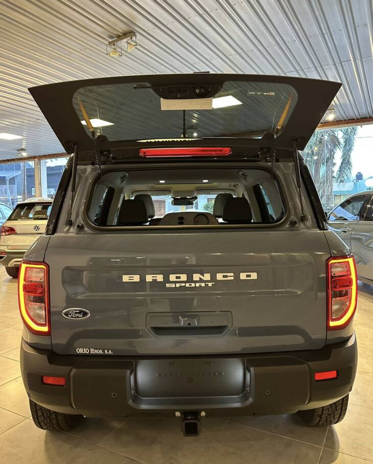 BRONCO 2.0 Turbo 253cv BADLANDS 0Km My2025 azul glaciar. Financia Bco. Santander. Acércate a ORIO HNOS, SAN GENARO, concesionario oficial JMC, ISUZU, KAMA Camiones - Imagen 4