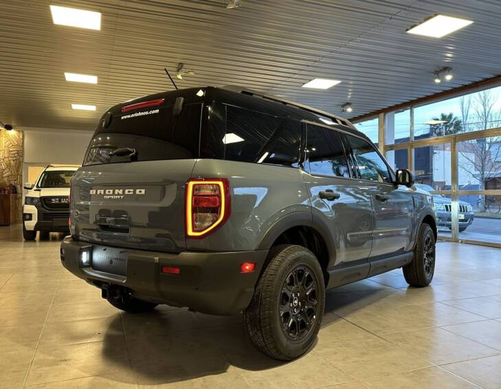 BRONCO 2.0 Turbo 253cv BADLANDS 0Km My2025 azul glaciar. Financia Bco. Santander. Acércate a ORIO HNOS, SAN GENARO, concesionario oficial JMC, ISUZU, KAMA Camiones - Imagen 2