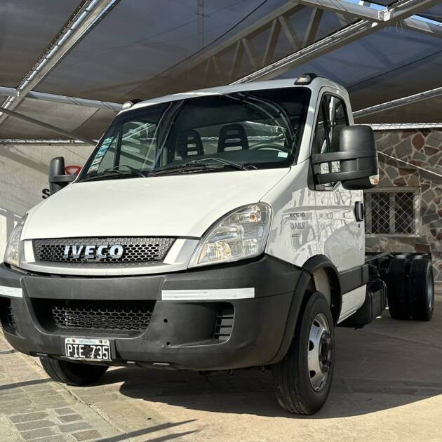 DAILY 70C16 PASO 4350 CHASIS SOLO año 2015 con 157.000Km. Financia Bco. Santander. Acércate a ORIO HNOS, SAN GENARO, concesionario oficial JMC, ISUZU, KAMA Camiones