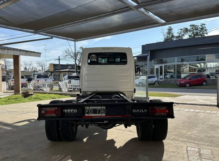 DAILY 70C16 PASO 4350 CHASIS SOLO año 2015 con 157.000Km. Financia Bco. Santander. Acércate a ORIO HNOS, SAN GENARO, concesionario oficial JMC, ISUZU, KAMA Camiones - Imagen 3