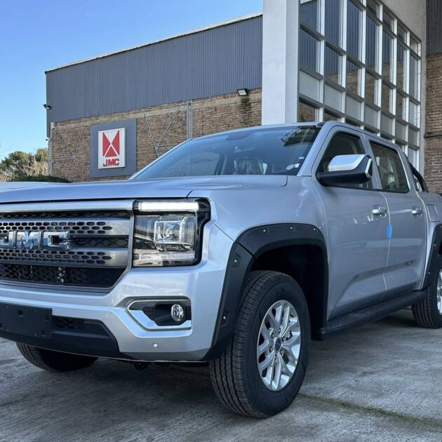 JMC GRAND AVENUE 2.3 TURBO NAFTA AUTOMATICA GL 4x2 0Km MY2025. Financia Bco. Santander. Acércate a ORIO HNOS, SAN GENARO, concesionario oficial JMC, ISUZU, KAMA Camiones