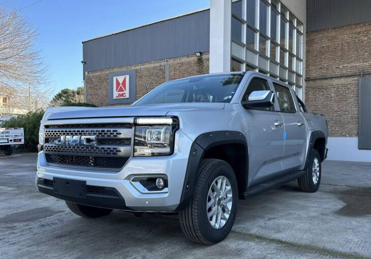 JMC GRAND AVENUE 2.3 TURBO NAFTA AUTOMATICA GL 4x2 0Km MY2025. Financia Bco. Santander. Acércate a ORIO HNOS, SAN GENARO, concesionario oficial JMC, ISUZU, KAMA Camiones