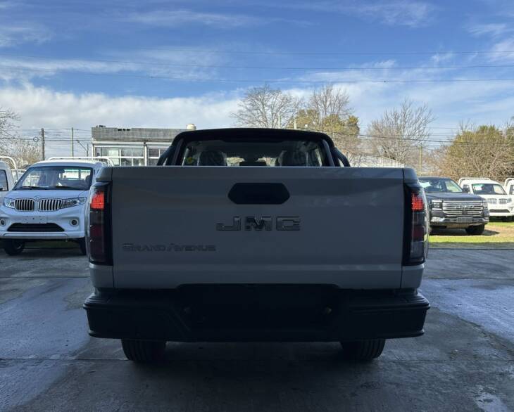 JMC GRAND AVENUE 2.3 TURBO NAFTA AUTOMATICA GL 4x2 0Km MY2025. Financia Bco. Santander. Acércate a ORIO HNOS, SAN GENARO, concesionario oficial JMC, ISUZU, KAMA Camiones - Imagen 4